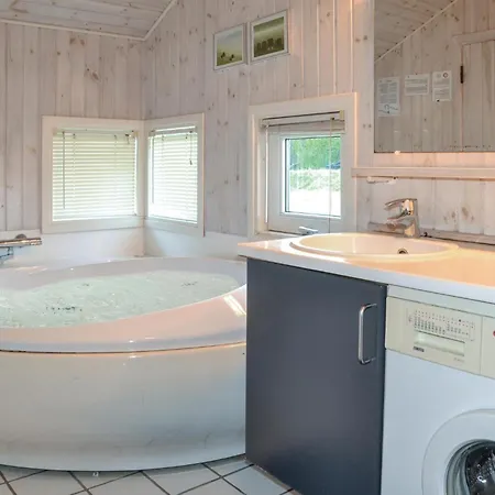 Awesome Home In Oksbol With Sauna 度假居 *